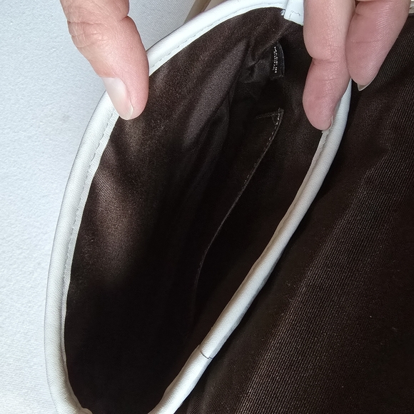 Coach Raffia Summertime White / Gold Leather Turn Buckle Wristlet Clutch - Picture 12 of 14